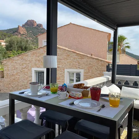 Апартаменты Studio Et Son Rooftop Panoramique Prive, Saint Raphael, Antheor, Plage Et Gare A Pieds *