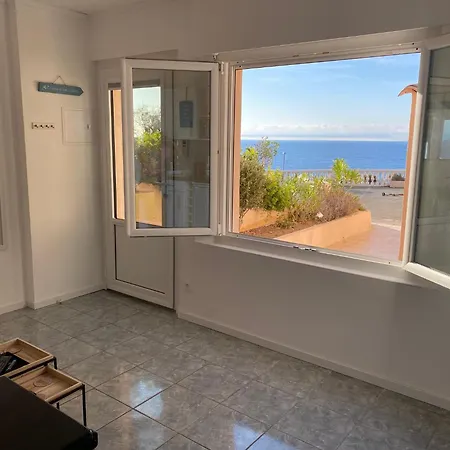 Апартаменты Studio Et Son Rooftop Panoramique Prive, Saint Raphael, Antheor, Plage Et Gare A Pieds *