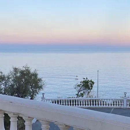 Studio Et Son Rooftop Panoramique Prive, Saint Raphael, Antheor, Plage Et Gare A Pieds Апартаменты *